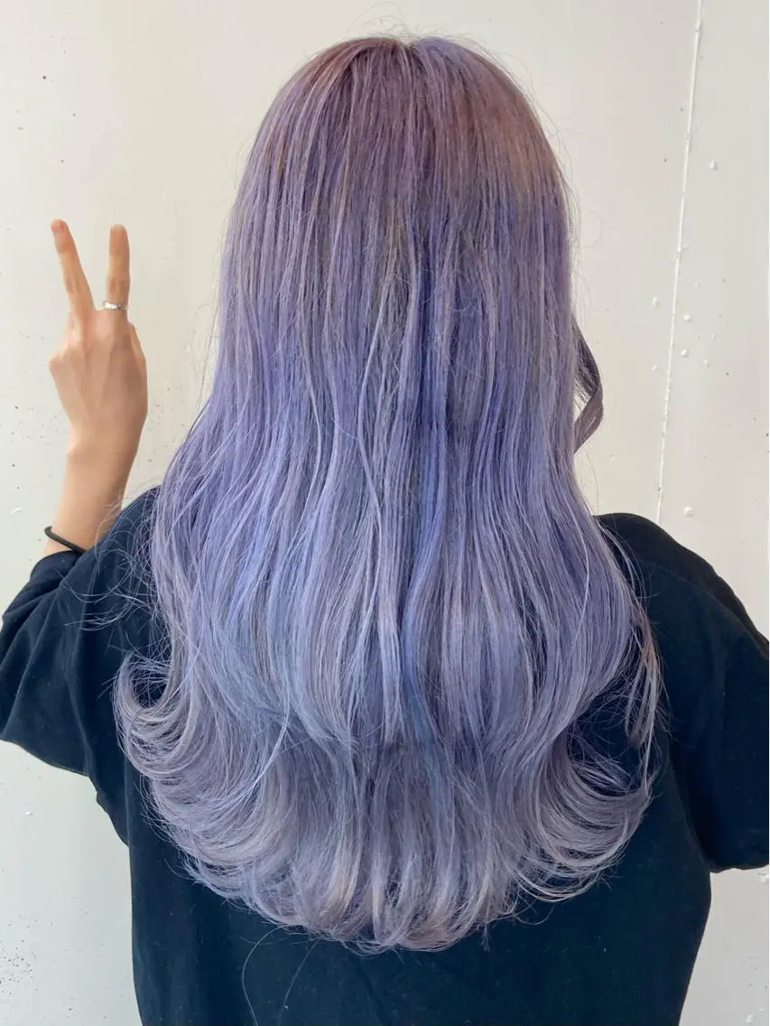 セミロング カラー ブリーチ ブルーカラー ウルフカット レイヤーカット上柿のヘアスタイル