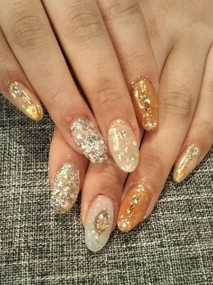 ネイル ゴージャス キラキラネイル ハンドネイル private salon mieのネイルデザイン