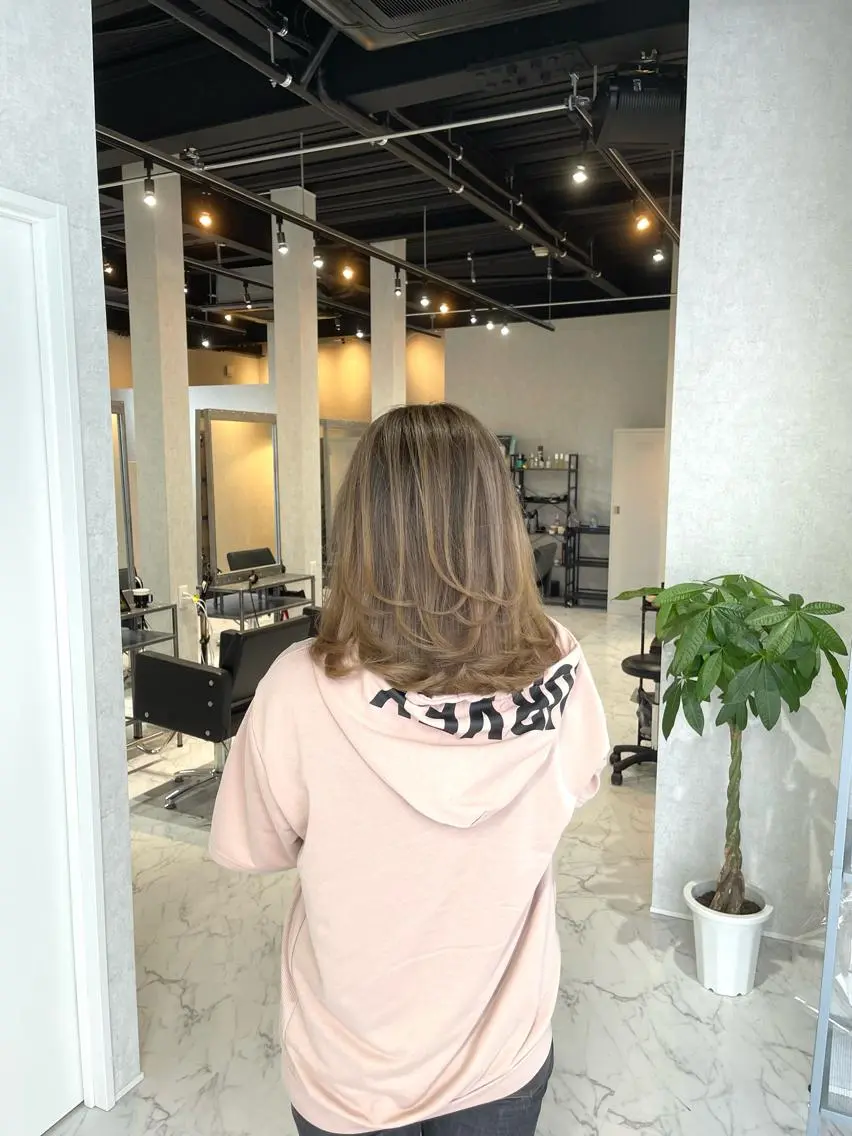 ミディアム ヘアアレンジ ネイル 外国人風カラー ハイライト レイヤーカット カット ヘアカラー トリートメント アンドウ ユウ/ レイヤーカット/韓国のヘアスタイル