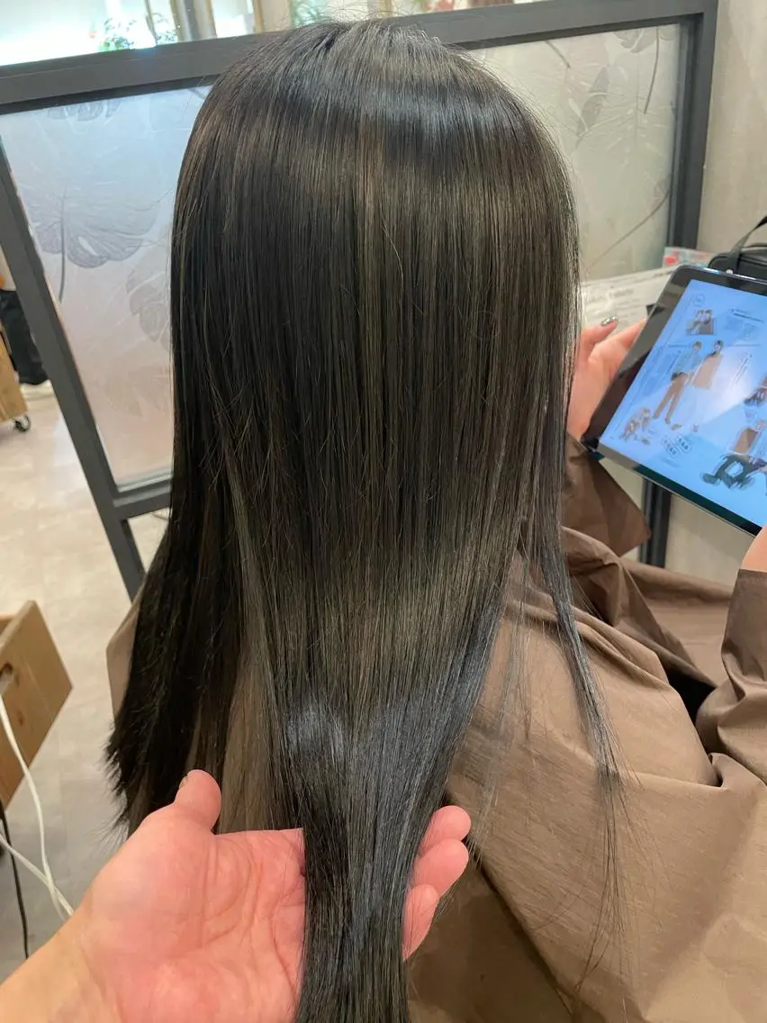 ロング カラー 黒髪 ブルーカラー ブルーブラック メッシュ hair&make Lokahiのマツエク・マツパデザイン