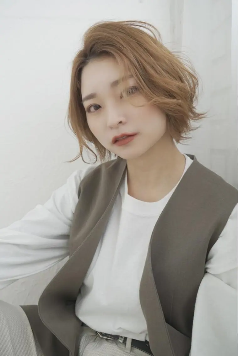ショート カラー ショートボブ ハンサムショート 丸みショート デザインカラー ハイライトカラー カット ヘアカラー 京都大人女性ショート 徒歩1分/秋山のヘアスタイル