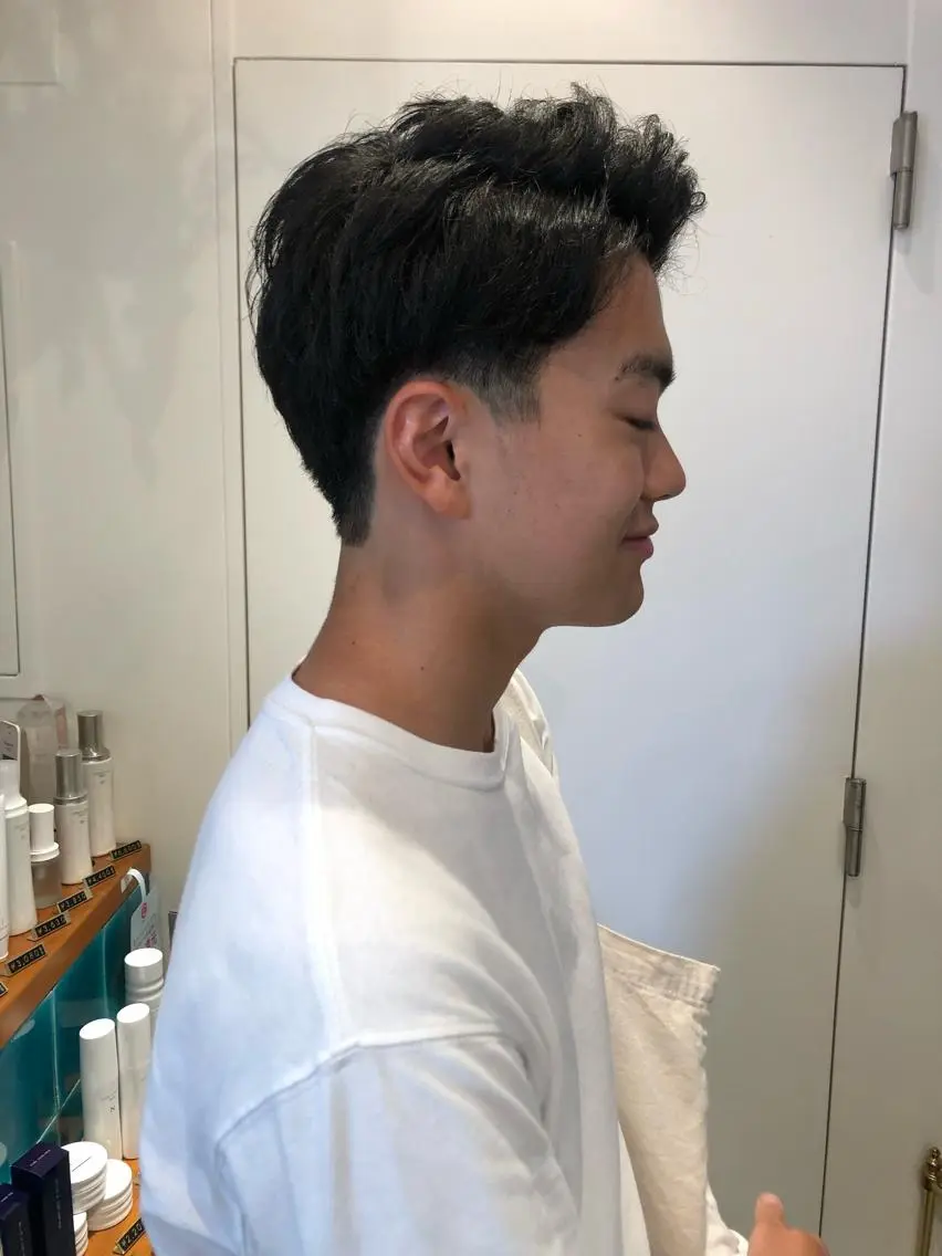 メンズ MIOベージュカラー 柔らかいカラーのヘアスタイル