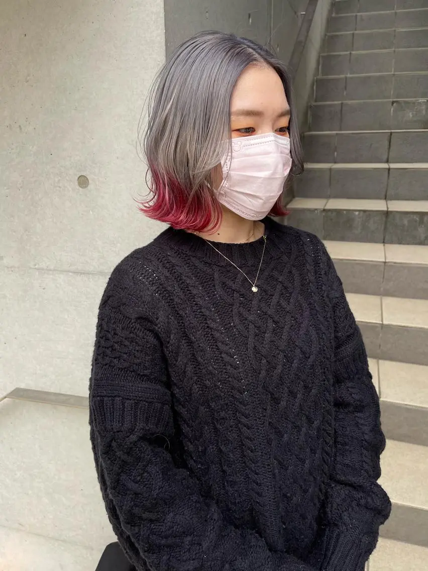 ミディアム カラー 顔まわりレイヤー デザインカットのヘアスタイル