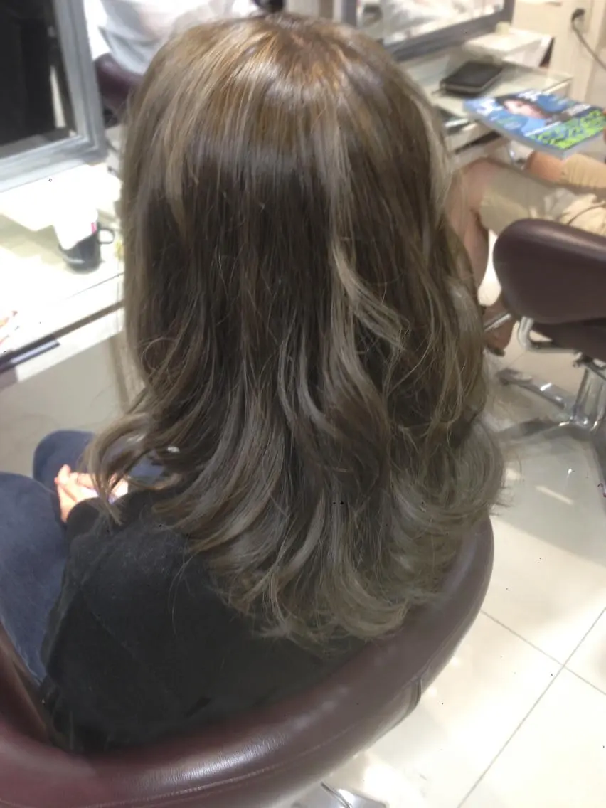 セミロング ロング カラー グレージュ ✨艶髪✨透明感✨ 山内大樹のヘアスタイル