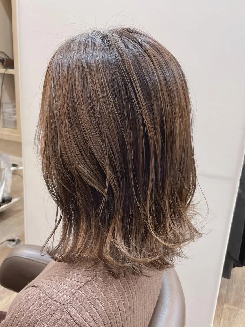 ミディアム カラー ハイライトカラー ハイライト 外ハネヘア カット ヘアカラー 尚平 40代からの 髪質改善専門のその他イメージ