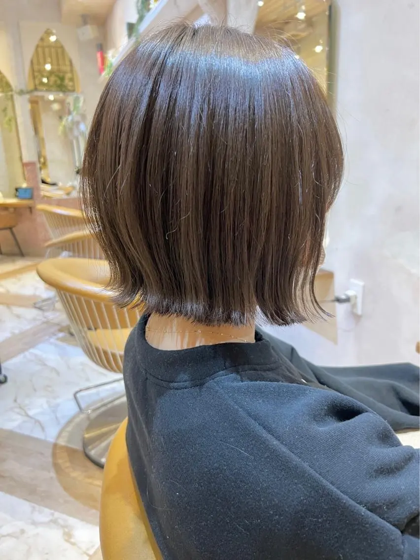 ショート ボブ 学生 外ハネヘア カット ヘアカラー トリートメント ブリーチなしダブル カラー縮毛矯正　下野のヘアスタイル