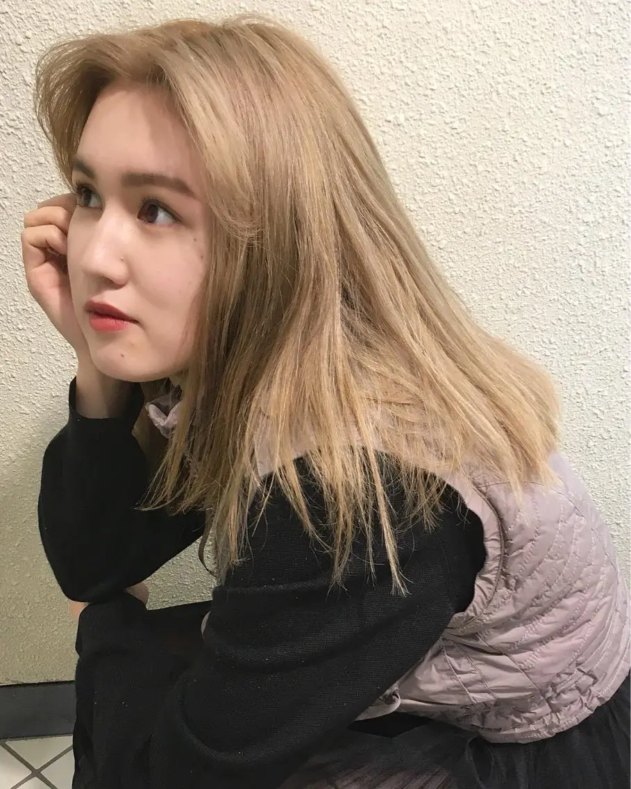 ミディアム ヘアカラー ヨナイ チヒロのヘアスタイル
