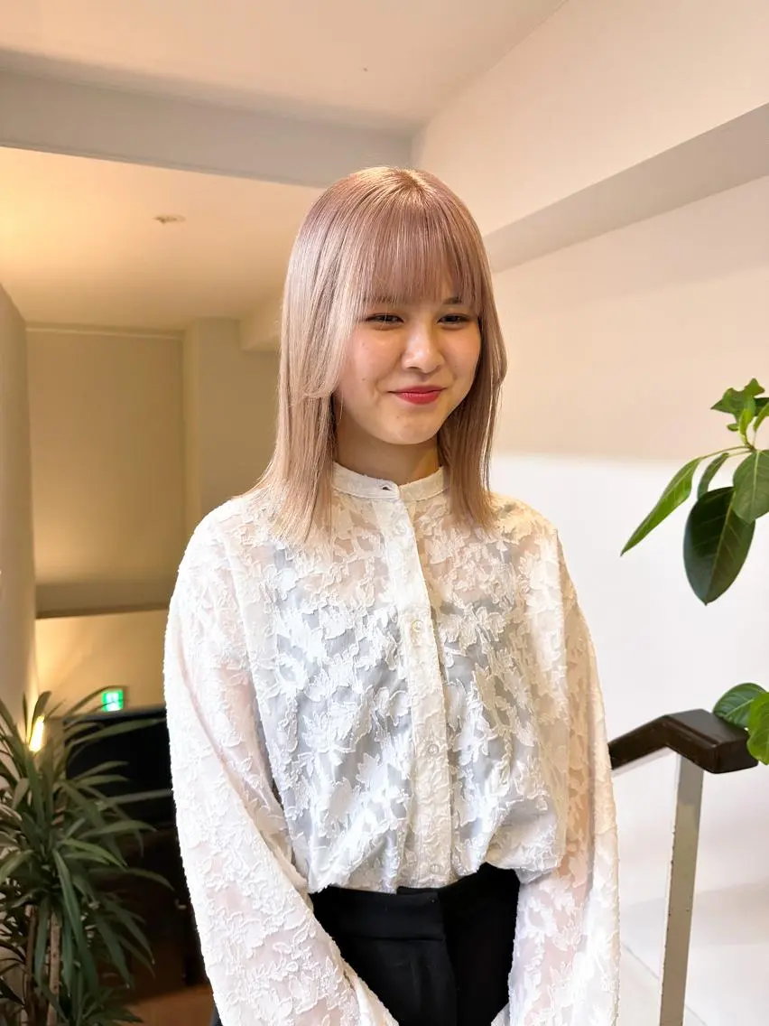 ミディアム カラー ネイル マツエク・マツパ アイブロウ ベージュカラー ホワイトベージュ ホワイト ハイライト🌟/ ボブ/豊田のヘアスタイル