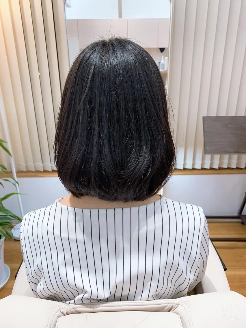 ミディアム カット 中本 真央のヘアスタイル