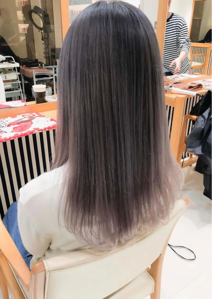 セミロング カラー グレージュ ラベンダーカラー ラベンダーグレージュ ラベンダーグレー Days 透明感カラーのヘアスタイル