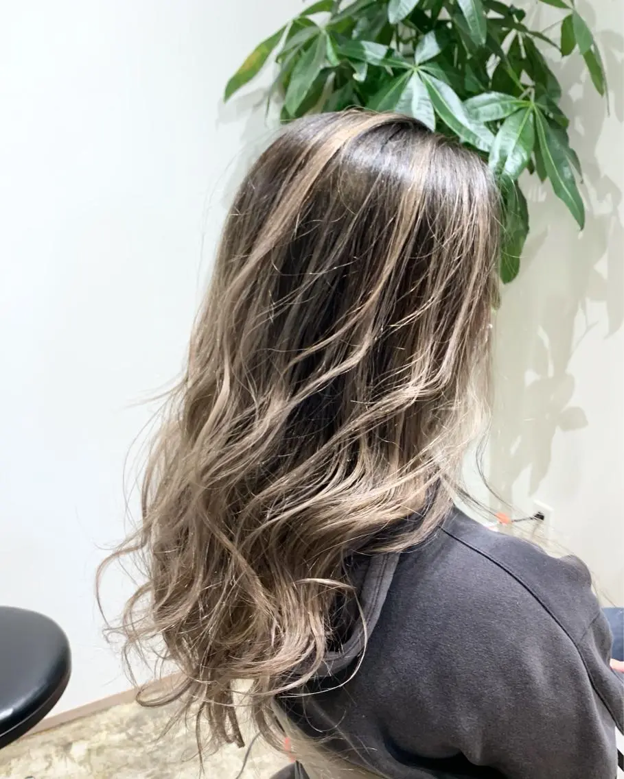 ロング カラー バレイヤージュ レイヤーカット 園田 将士のヘアスタイル