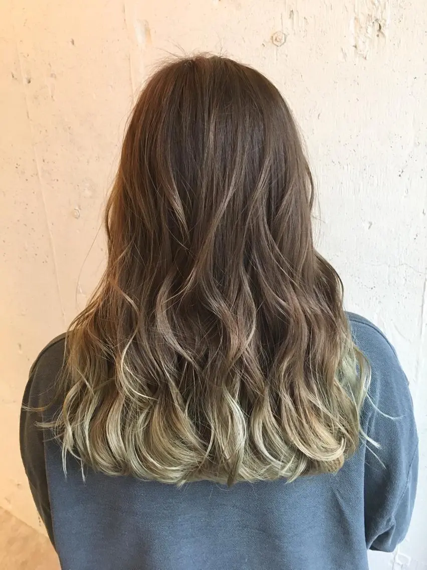 ロング カラー アッシュ ベージュカラー 透明感カラー グラデーションカラー レイヤー/大人メンズ パーマ🌀 平島拓也のヘアスタイル
