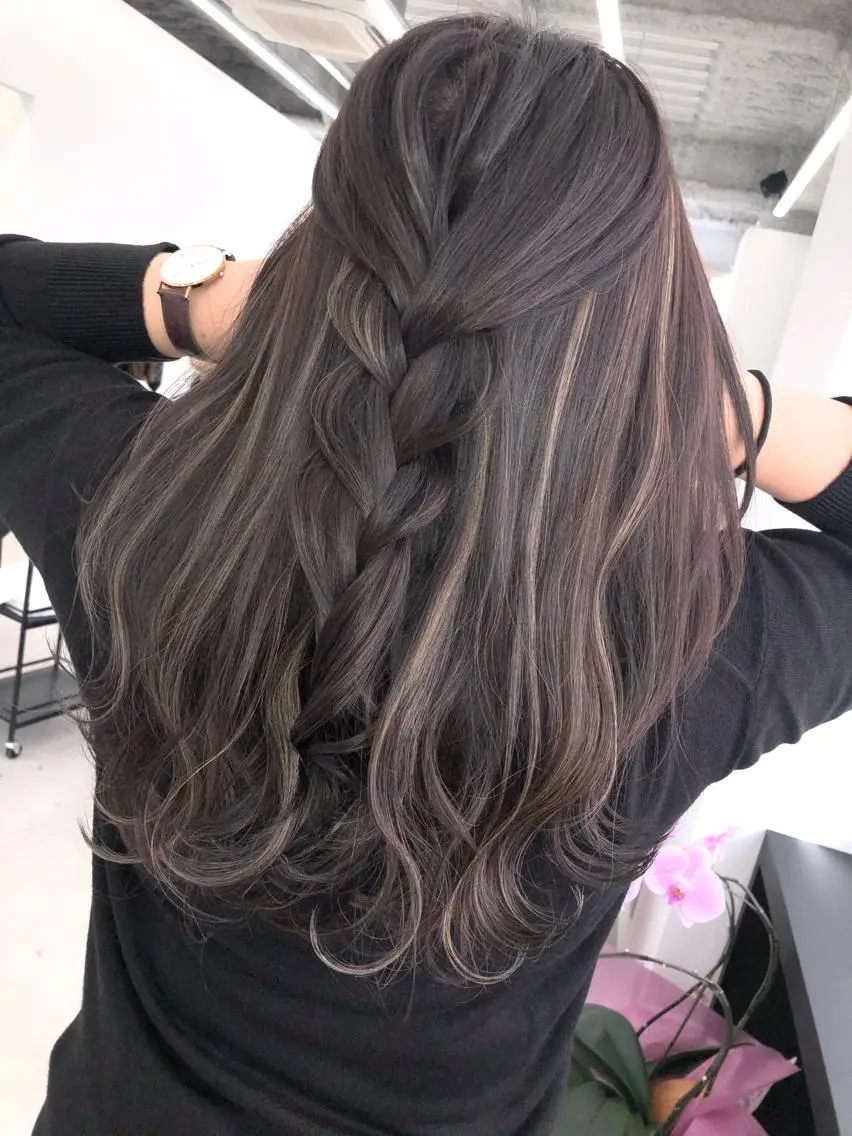 セミロング カラー ハイライトカラー ハイライト ブリーチ 透明感HIDEのヘアスタイル