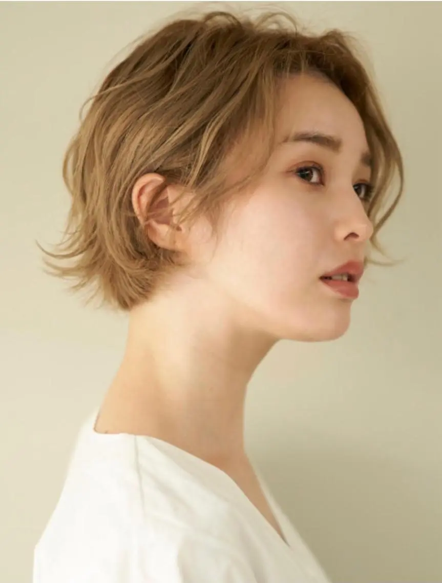 ショート パーマ デザインカラー🌼 松原 寿花のヘアスタイル