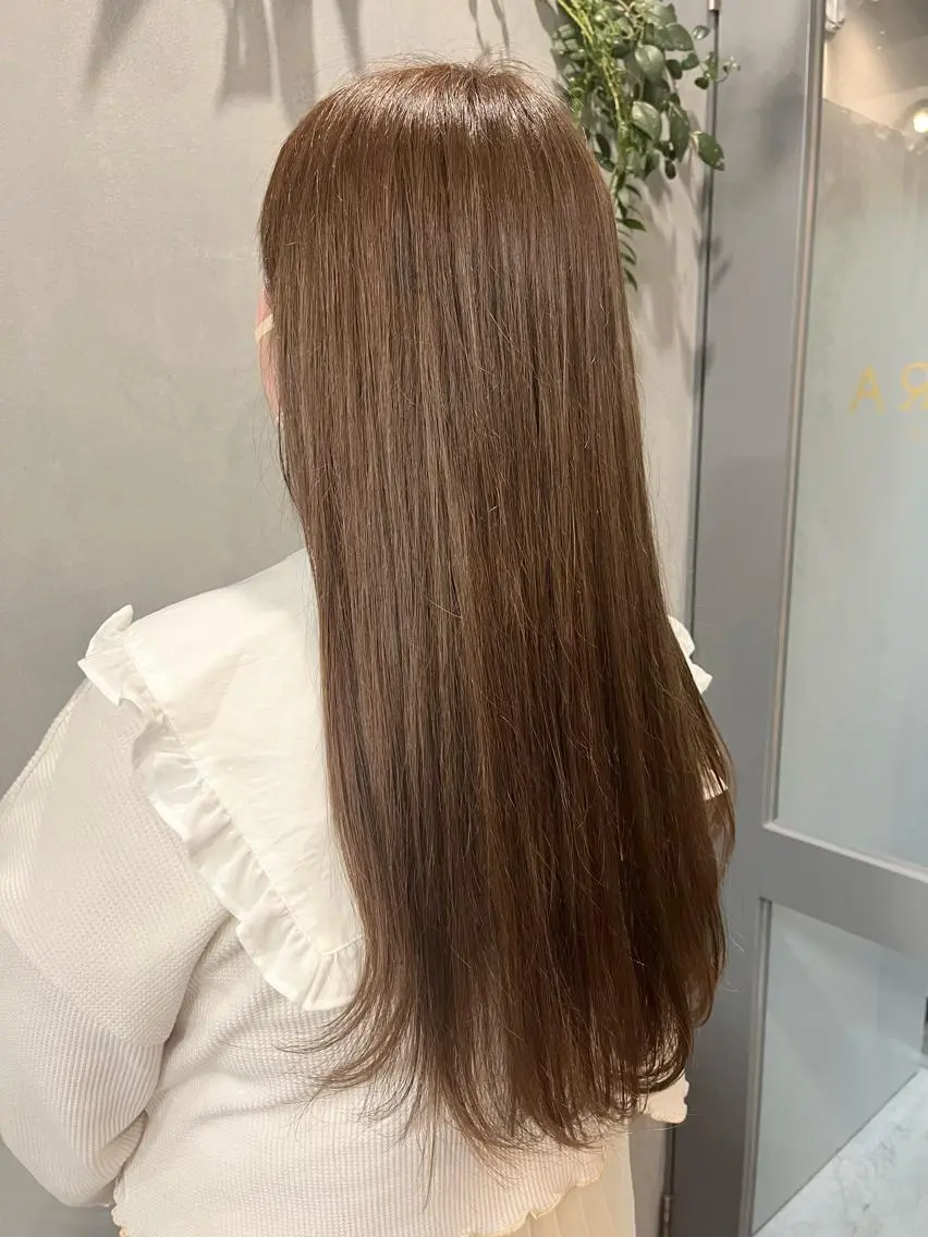 ロング カラー ベージュカラー ミルクティーベージュ 井手 咲乃のヘアスタイル