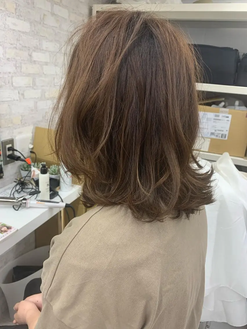 ミディアム 吉田 茉生のヘアスタイル