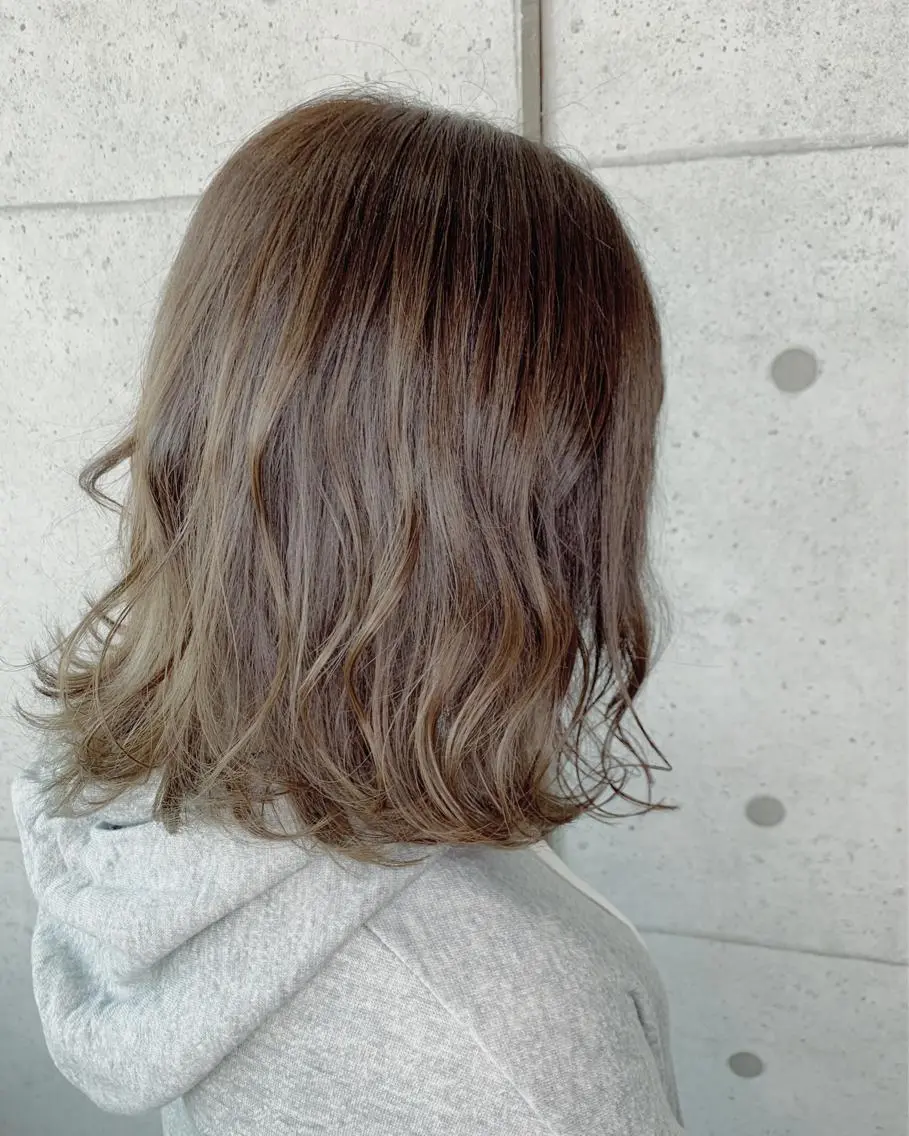 ミディアム カラー 福森 みずきのヘアスタイル