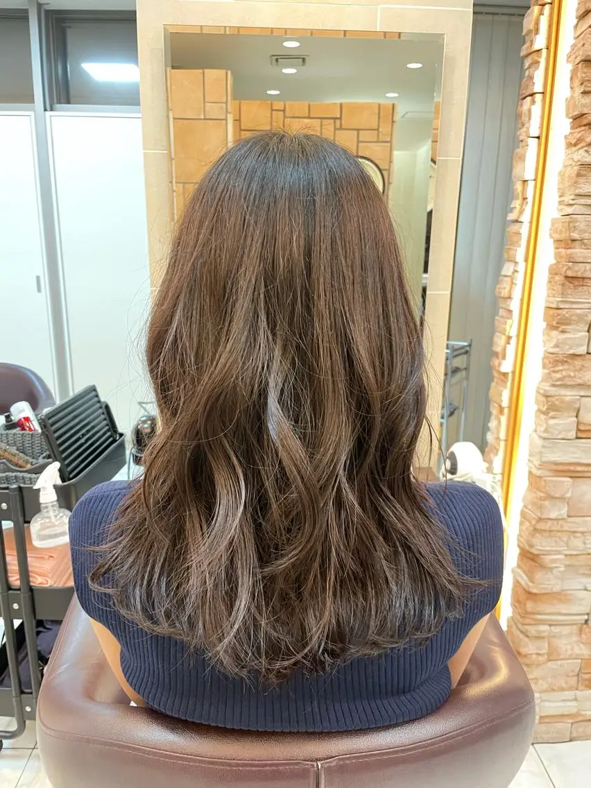 セミロング レイヤーカット 新籾 尚哉のヘアスタイル