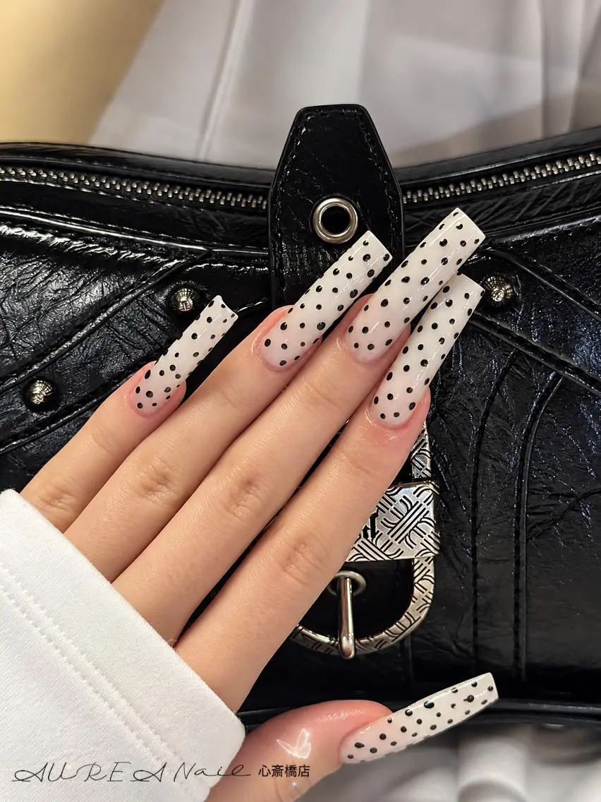 ネイル ハンドネイル H-nail ロング/3D/Y2Kのネイルデザイン