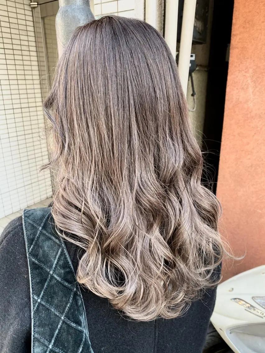 ミディアム カラー パーマ ヘアアレンジ アッシュ バレイヤージュ ベージュカラー ブリーチ 透明感カラー カット ヘアカラー トリートメント 👑指名率No.1 👑坂口飛翔のヘアスタイル