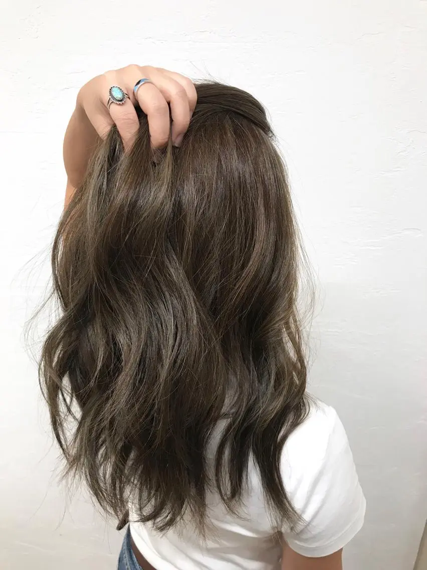 セミロング ハイライト オカダ ノゾミのヘアスタイル