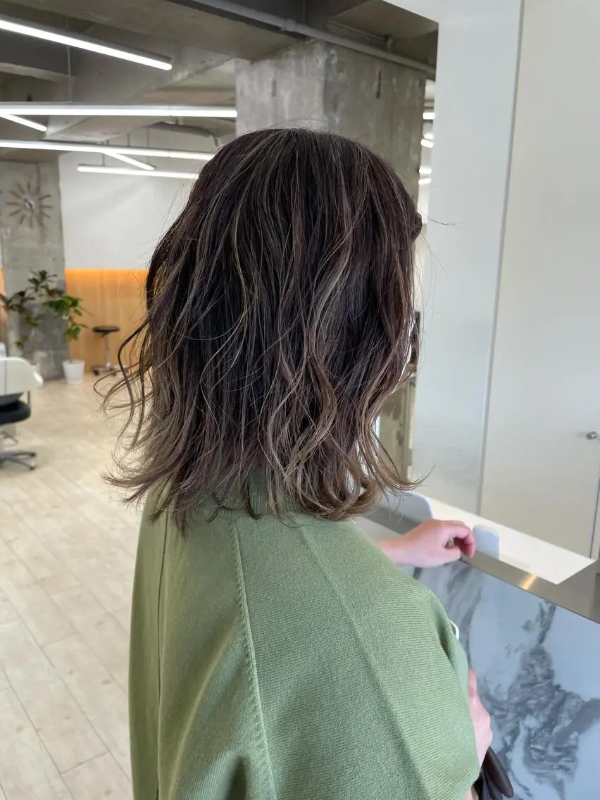 ミディアム ハイライト 心斎橋/海外レイヤー 募集中三好玲奈のヘアスタイル