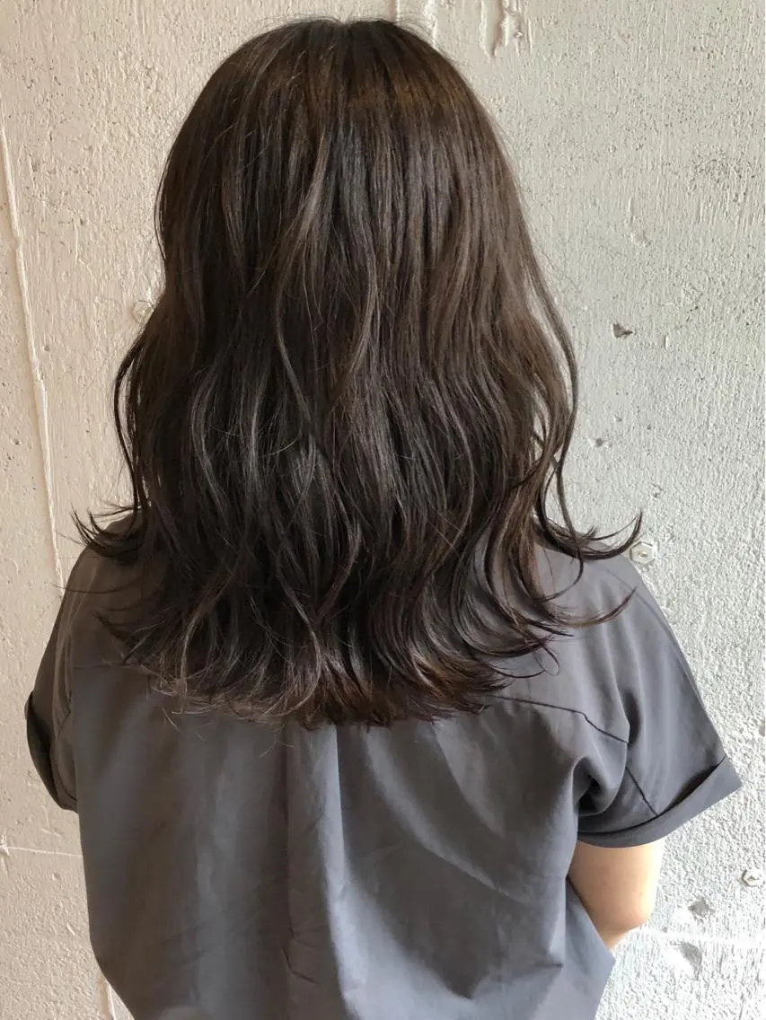 ミディアム カット ヘアカラー フジサキ ケンのヘアスタイル