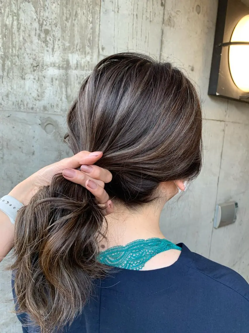 ロング ハイライト ミルクティーベージュ ブリーチ 店長 清水のヘアスタイル