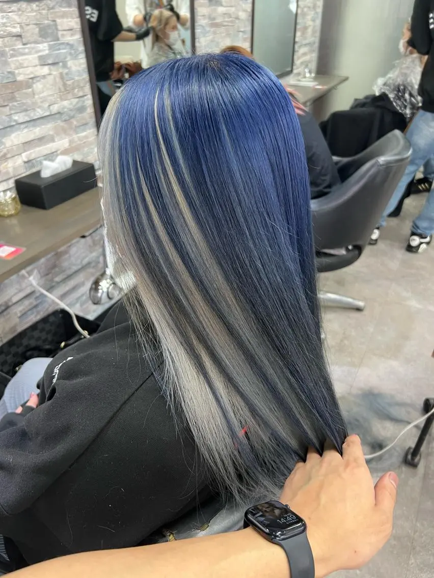 セミロング 艶髪ハイトーンカラー ☆MASAのヘアスタイル