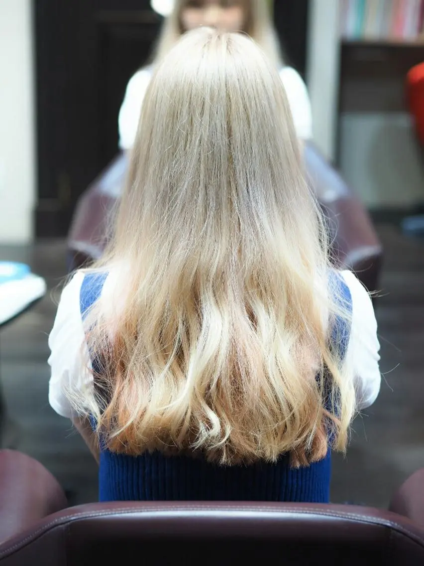 セミロング カラー ロング ブリーチ グラデーションカラー インナーカラー 辻 竜也　のヘアスタイル