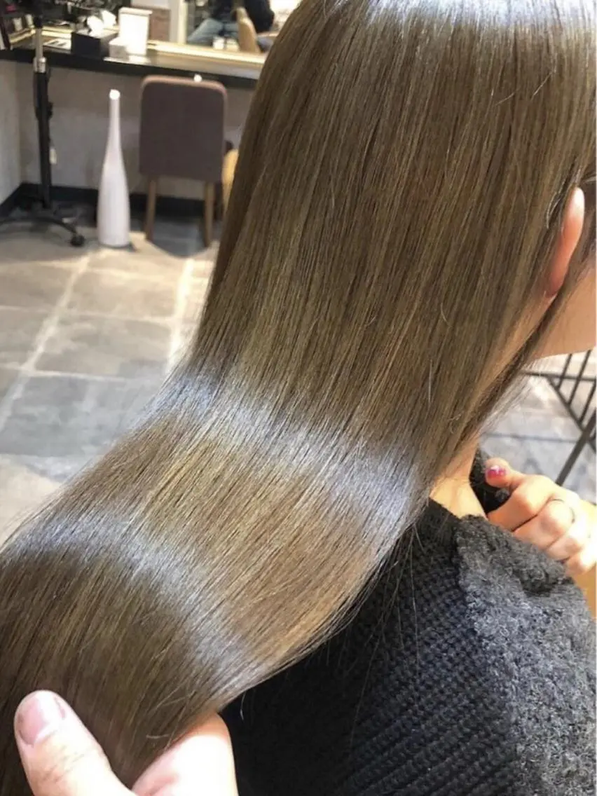 セミロング カット ヘアカラー トリートメント 山本翔一郎 韓国顔周りレイヤーのヘアスタイル
