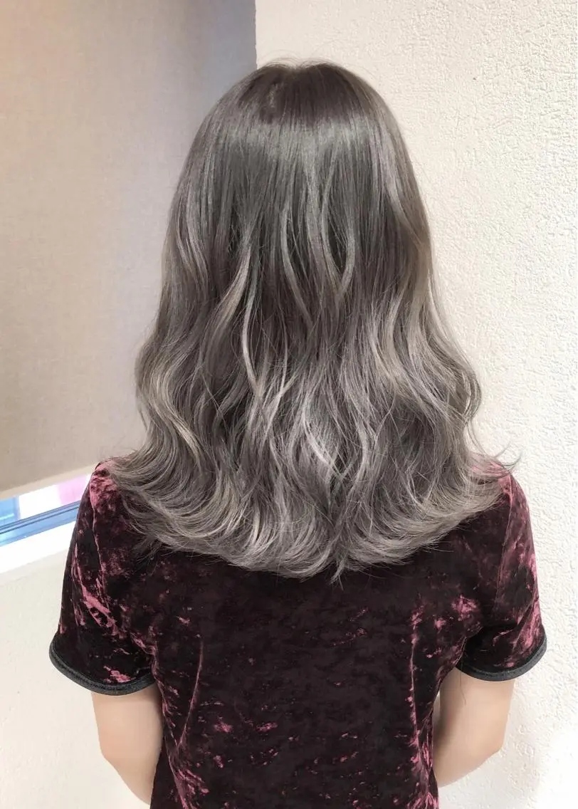 ミディアム カラー パーマ ヘアアレンジ メンズ キッズ ネイル マツエク・マツパ メンズバレイヤージュ バレイヤージュ シルバー レイヤーカット シルバー biscohair 髪にドラマを。のヘアスタイル