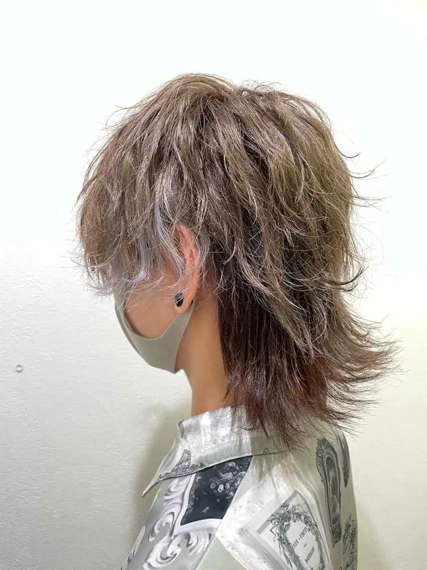 カラー メンズ 渡部凌我 小顔ウルフ ハイトーンカラーのヘアスタイル