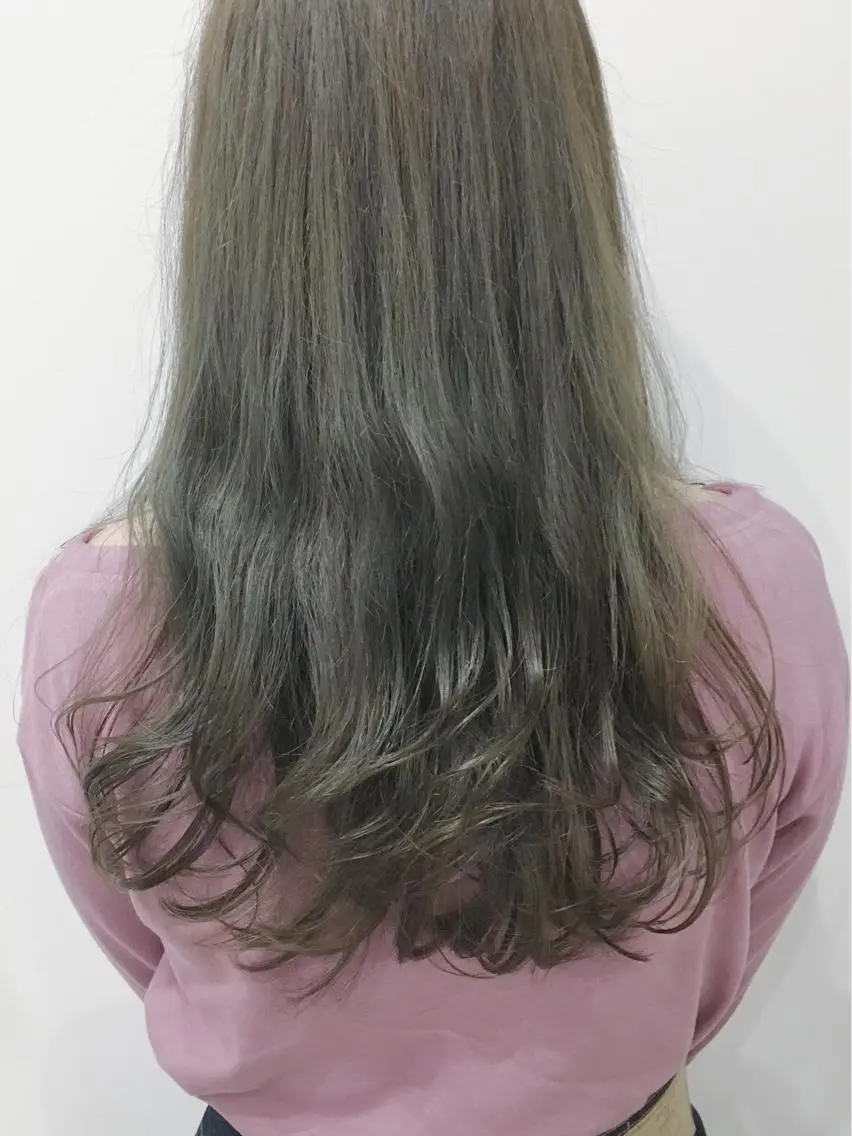 ロング カラー グレージュ tipi 香椎・千早のヘアスタイル