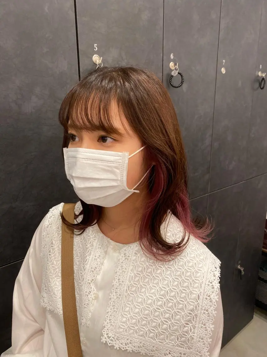セミロング カラー ブリーチ ピンクカラー ミディアムレイヤー 添田晃基のヘアスタイル