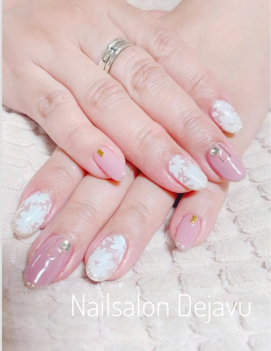 ネイル アートネイル ラメ(グリッター) ワンカラーネイル 春ネイル ストーンネイル Nail salon Dejavu 🌿のネイルデザイン