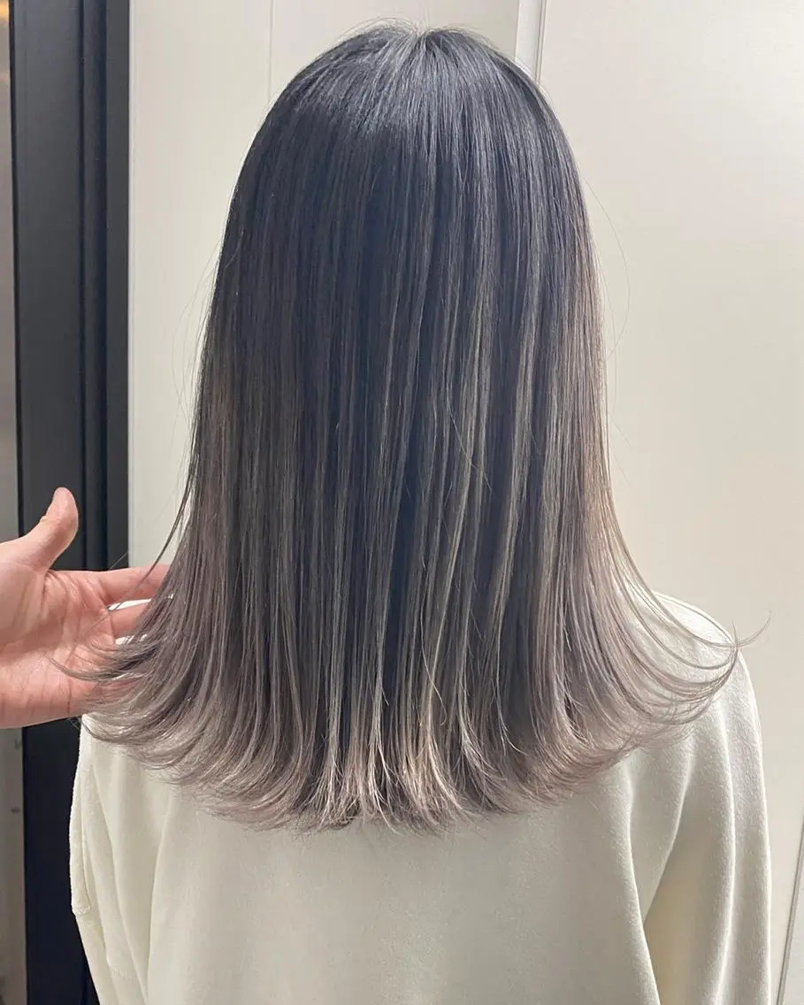 セミロング カラー ヘアアレンジ グレージュ 【公式】amble luxe池袋東口🩷のヘアスタイル