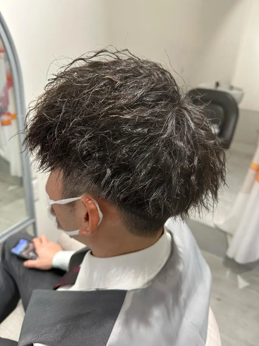 パーマ メンズ フェードカット メンズパーマ スキンフェード メンズツイストパーマ スパイラルパーマ カット パーマ 💎メンズパーマ特化 🥇メンズのプロのヘアスタイル