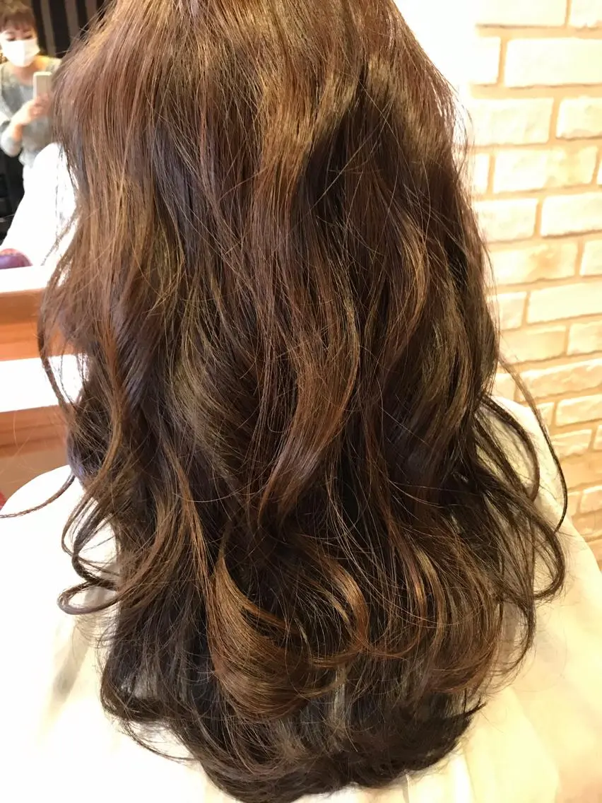 セミロング ハイライト いのうえ みわこのヘアスタイル