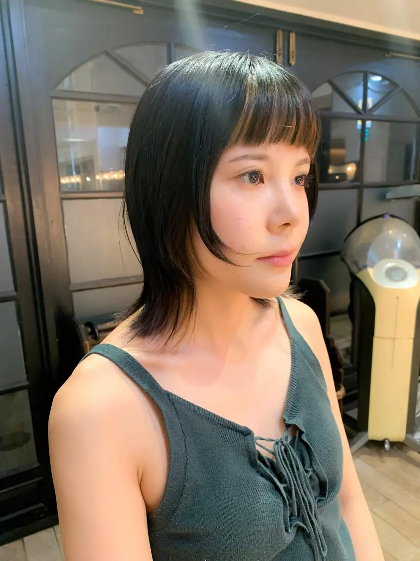 ミディアム カラー パーマ ヘアアレンジ メンズ キッズ ネイル マツエク・マツパ メンズウルフカット 抜きっぱなしブロンド イエローカラー ウルフカット ミディアムネイル カット トリートメント hiro【沿線で叶う 似合わせhair】のヘアスタイル
