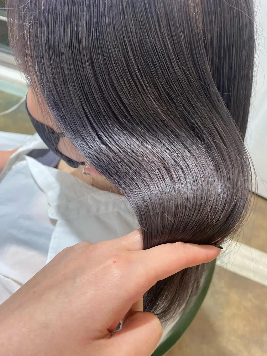 ミディアム カラー パープルカラー GiseL アンリのヘアスタイル