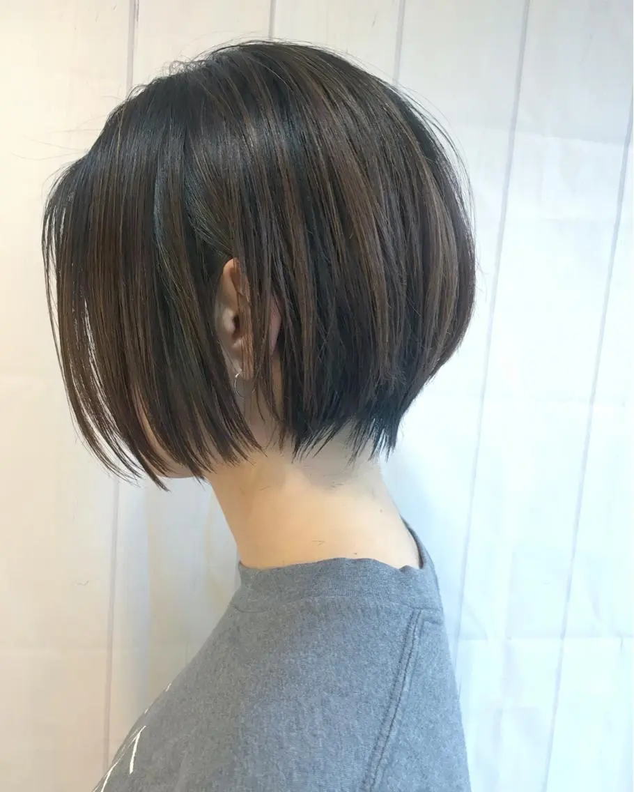 ショート アッシュ ハイライト neolive emのヘアスタイル
