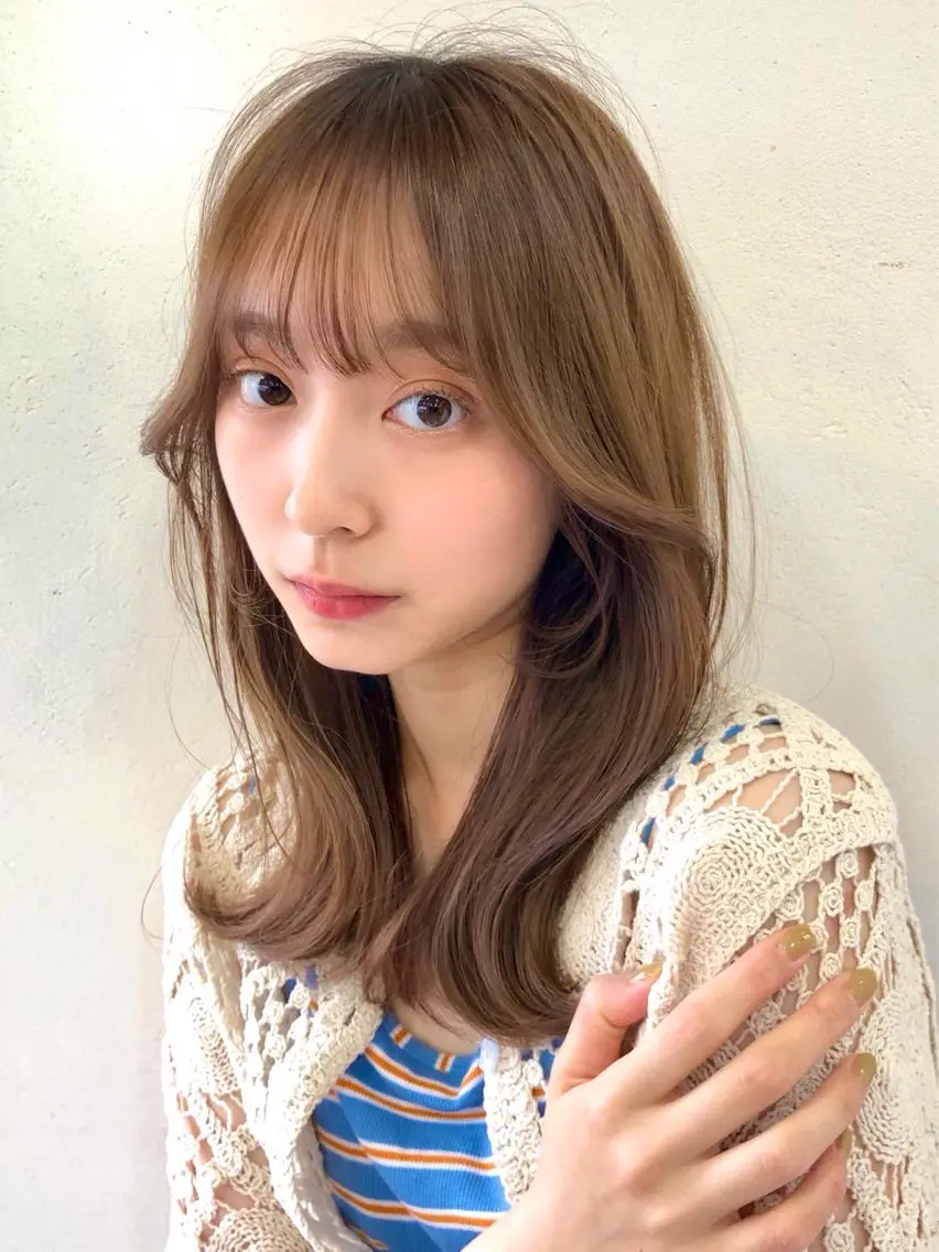 セミロング カラー 顔周りカット 小顔カット カット ヘアカラー トリートメント トレンドヘア🌿 chinariのヘアスタイル