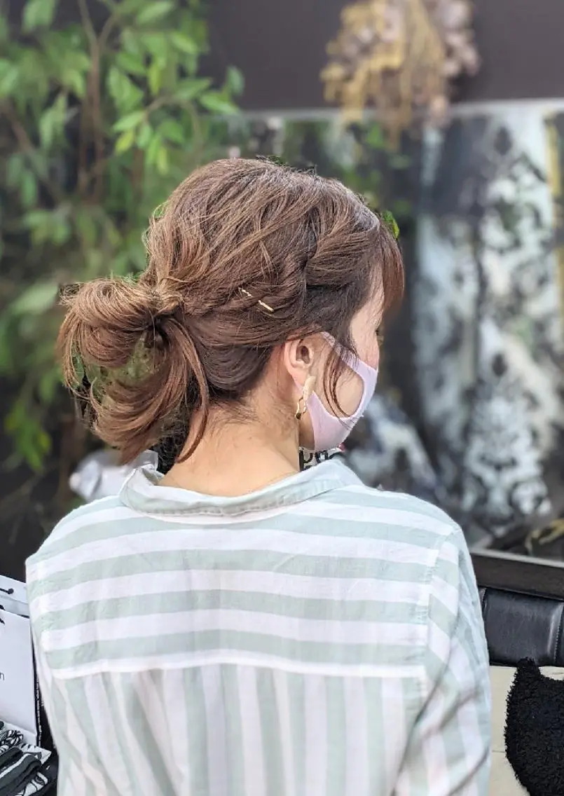 セミロング ヘアアレンジ お団子ヘア HIKARI＠ Ruheplatzのヘアスタイル