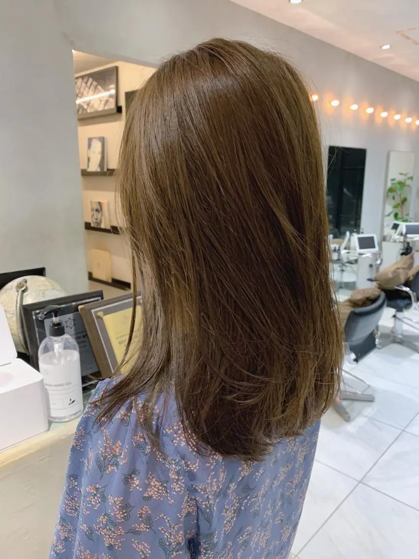 ミディアム カラー ベージュカラー ブリーチ ブリーチなしカラー オリーブベージュ チバ タクミのヘアスタイル