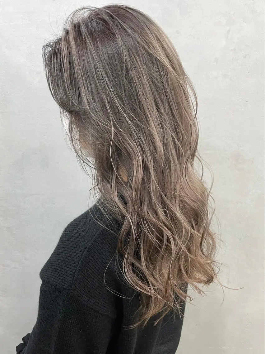 ロング カラー バレイヤージュ レイヤーカット ブリーチダブルカラー 【koide】のヘアスタイル