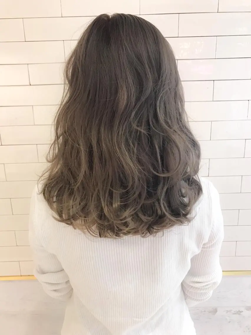 ミディアム カラー グラデーションカラー グレージュ 🧡ショートの達人 🧡SHOのヘアスタイル