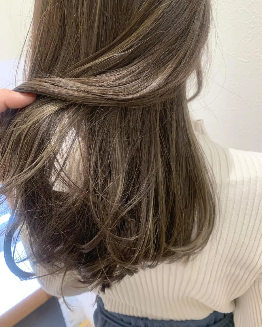 ロング カラー ベージュカラー ハイライトカラー ハイライト カット ヘアカラー トリートメント hubhair レイヤー/透明感のヘアスタイル