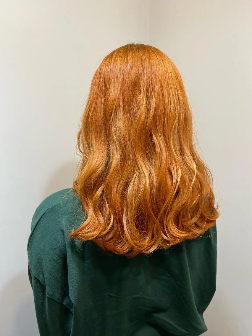 セミロング カラー オレンジ 女性リピ90%🍨 🩷佐藤みずきのヘアスタイル