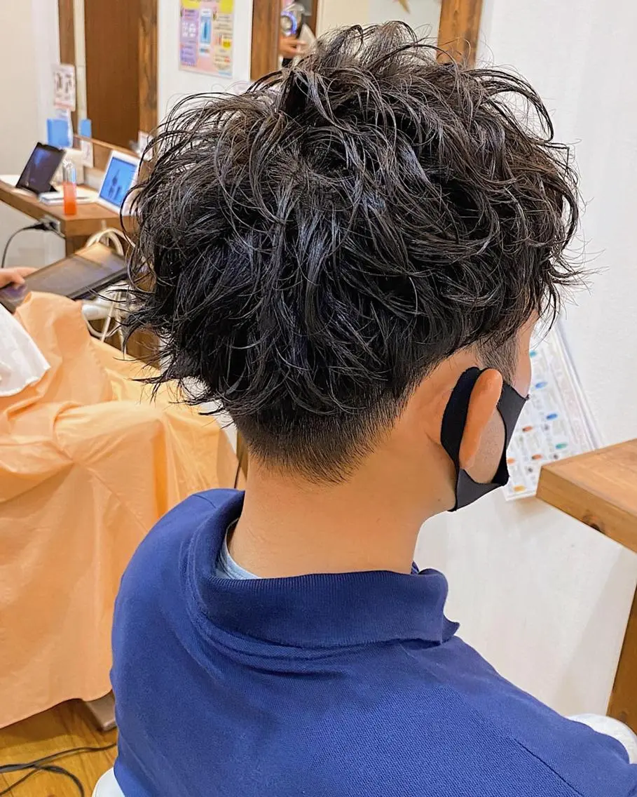 パーマ メンズ センターパート マッシュ メンズパーマ 学生（メンズ向け） メンズツイストパーマ 原田 涼矢のヘアスタイル